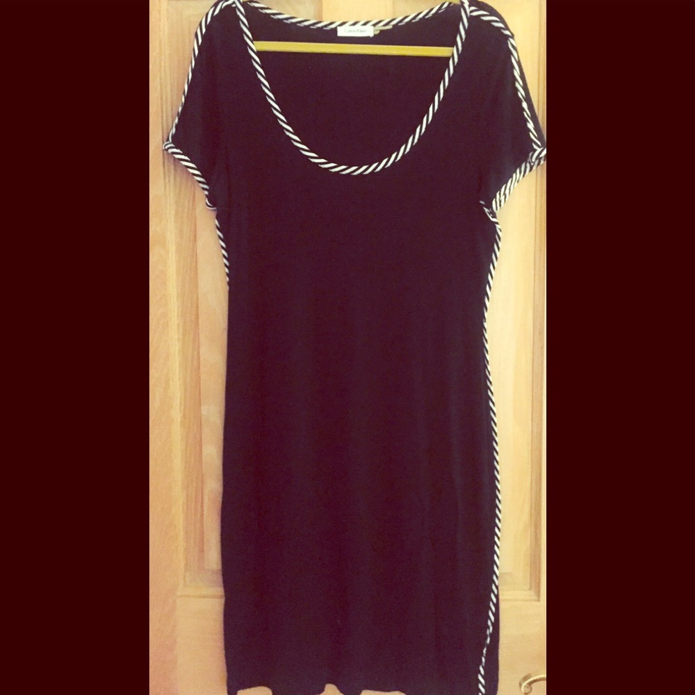 Black short sleeved dress